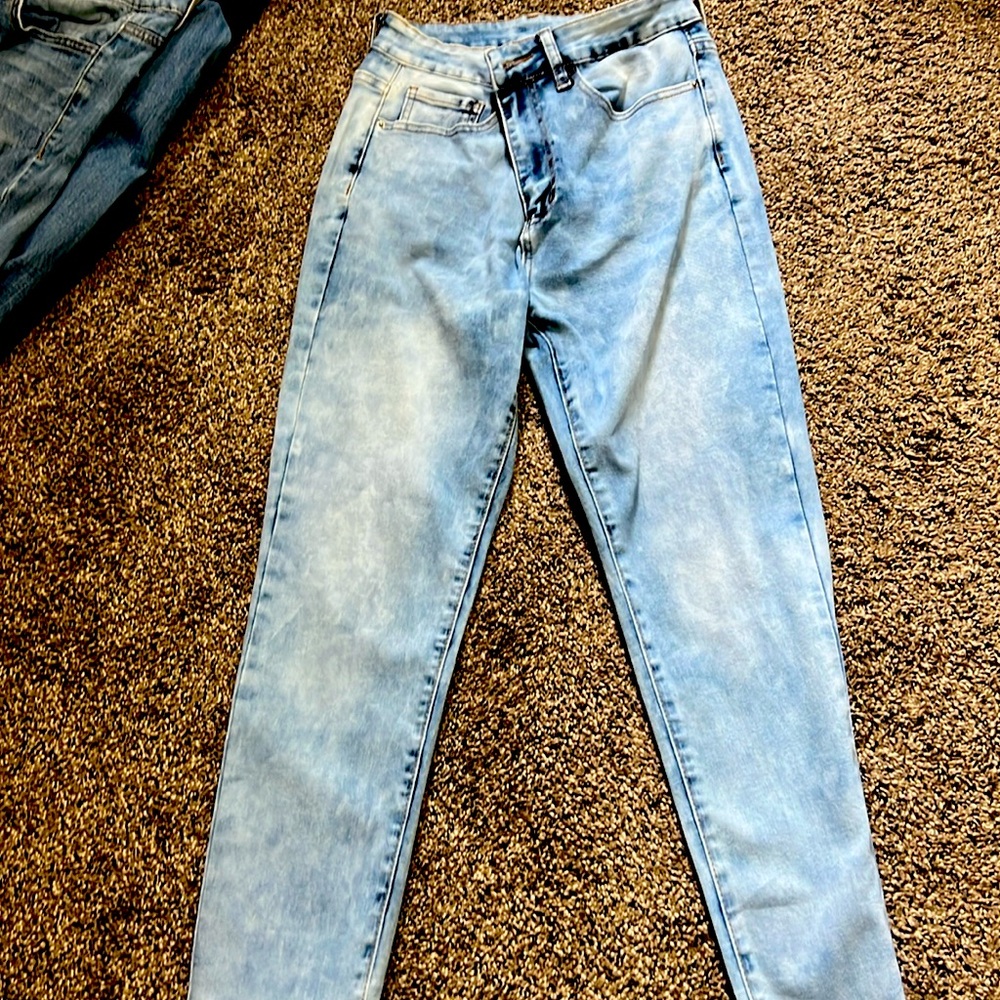 Acid wash, SHEIN. Stretch.